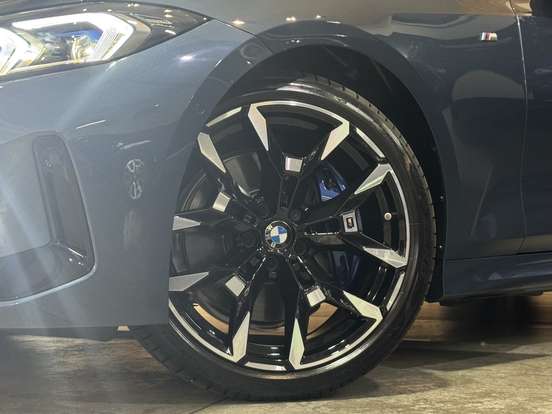 BMW-320i-2025