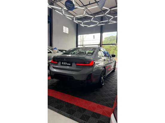 BMW-320i-2023
