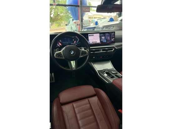 BMW-320i-2023