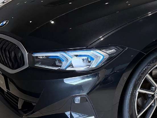 BMW-320i-2024