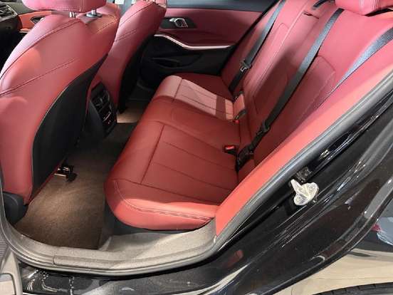 BMW-320i-2024