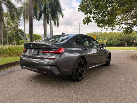BMW-320i-2020