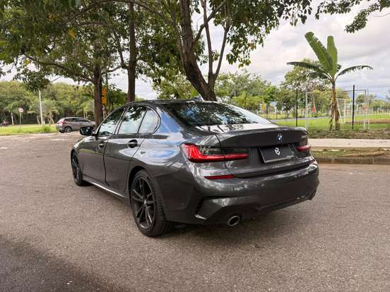 BMW-320i-2020