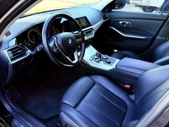 BMW-320i-2020