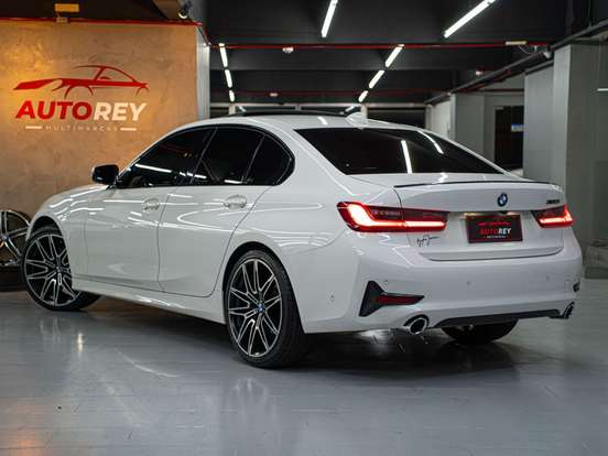 BMW-320i-2020