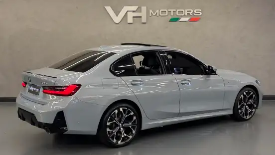 BMW-330e-2024