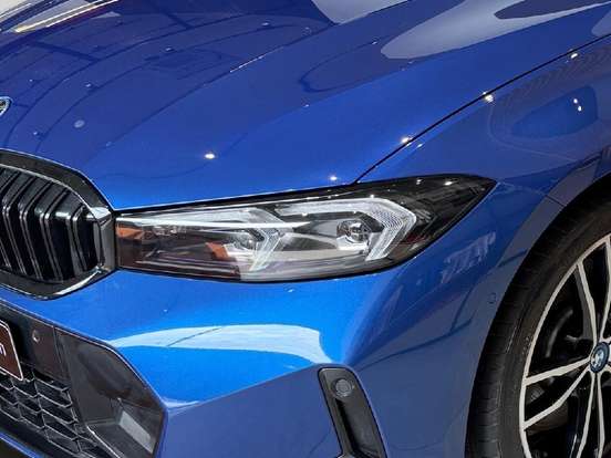 BMW-330e-2023