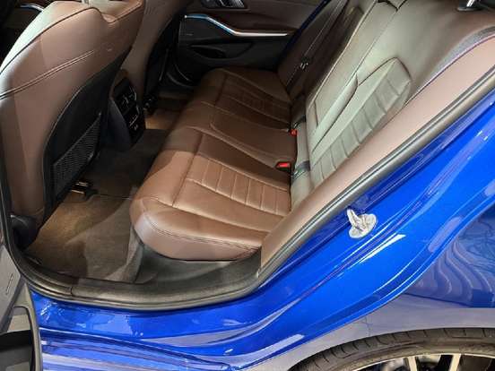 BMW-330e-2023