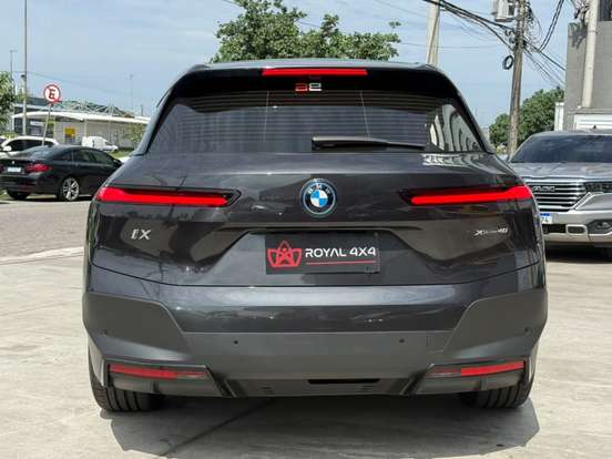 BMW-iX-2024