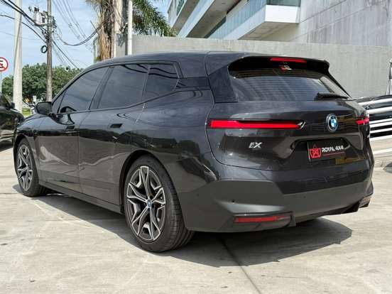 BMW-iX-2024