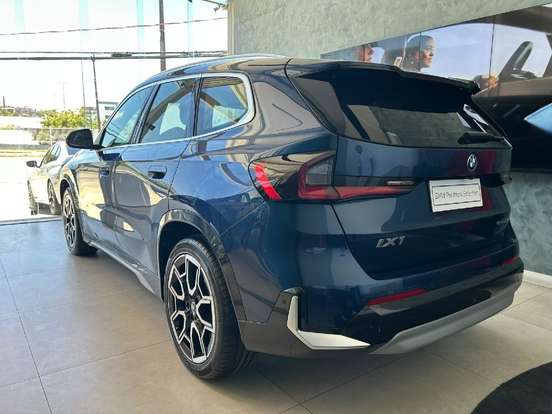 BMW-iX1-2024