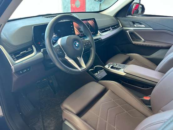 BMW-iX1-2024