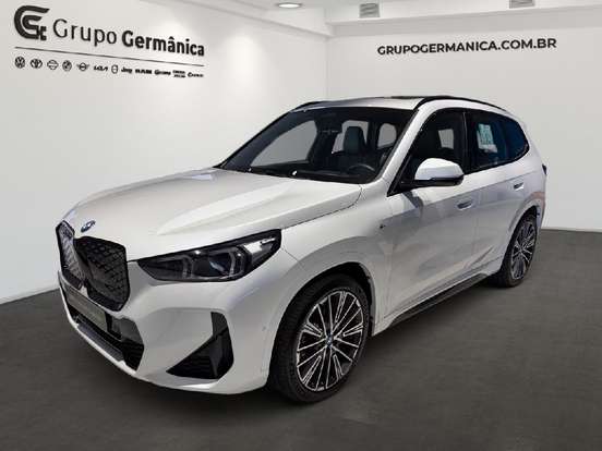 BMW-iX1-2025