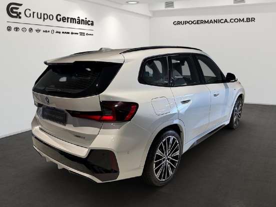 BMW-iX1-2025