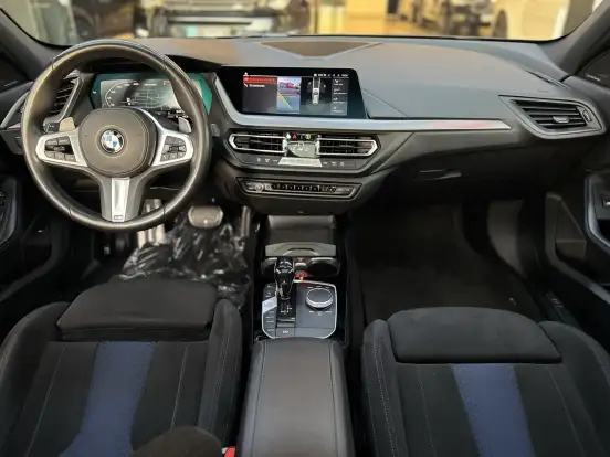 BMW-M 135i-2.0 16V TURBO GASOLINA XDRIVE DARK EDITION AUTOMÁTICO BMW-M 135i-2020