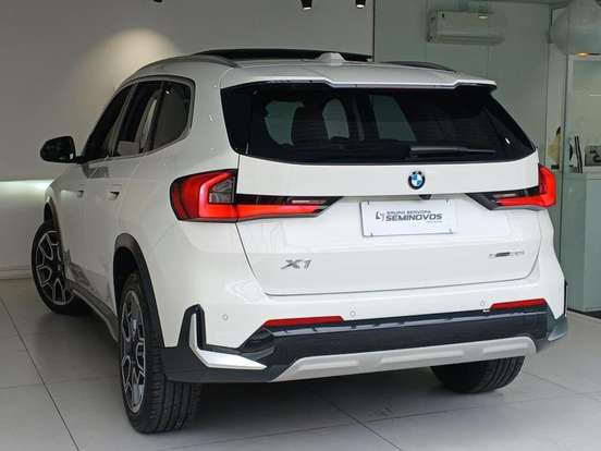 BMW-X1-2024