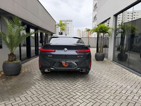 BMW-X4-2023