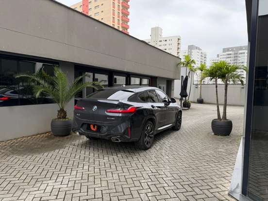 BMW-X4-2023