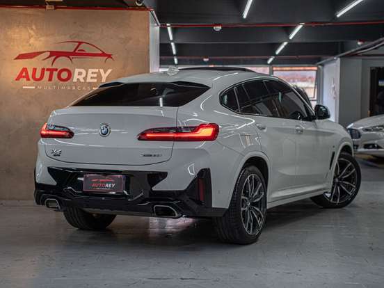 BMW-X4-2022