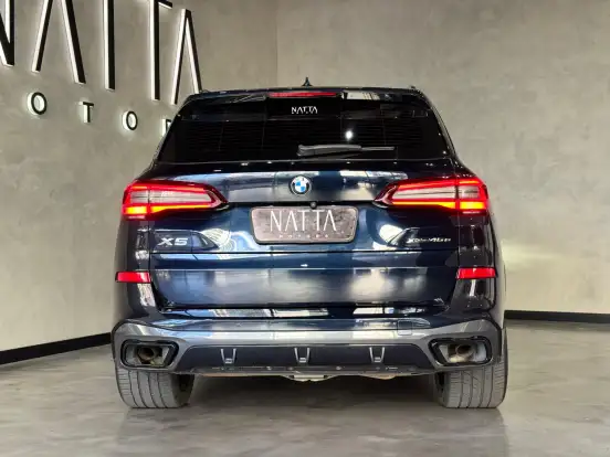 BMW-X5-2021