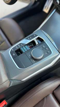 BMW-320i-2022