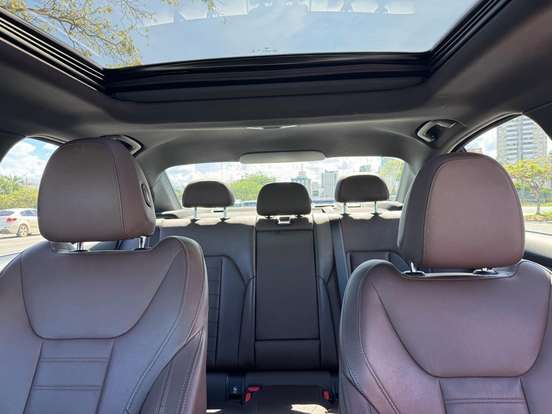 BMW-320i-2021