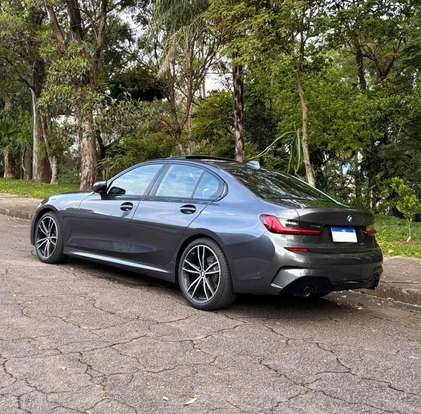 BMW-320i-2022