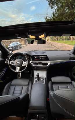 BMW-320i-2022