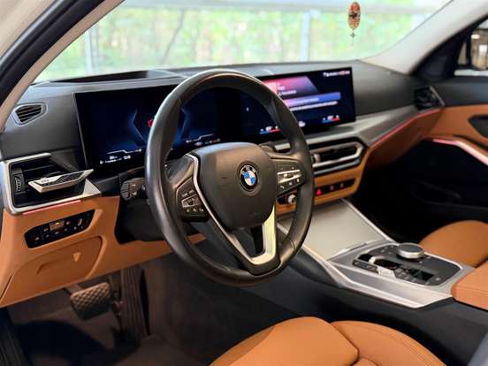 BMW-320i-2023