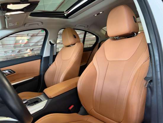 BMW-320i-2023
