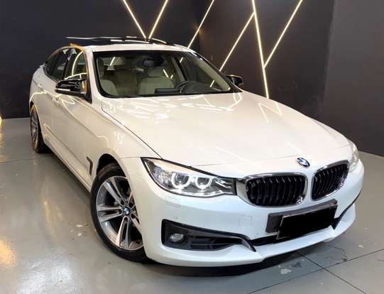 BMW-320i-2015