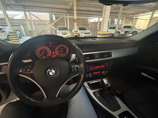 BMW-325i-2008