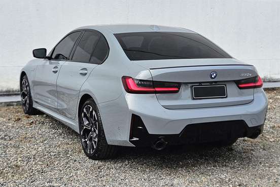 BMW-330e-2025