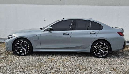 BMW-330e-2025