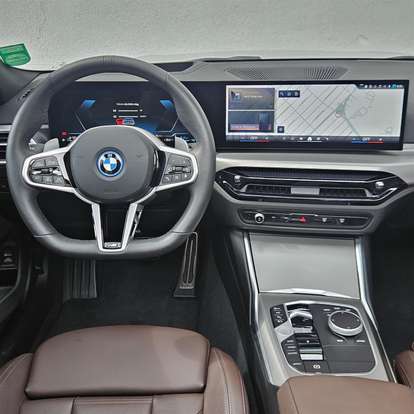 BMW-330e-2025