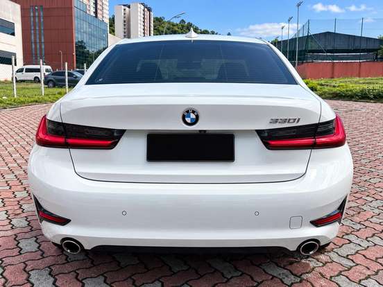 BMW-330i-2019