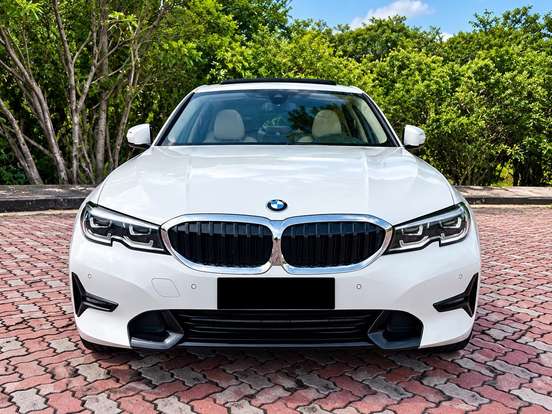BMW-330i-2019