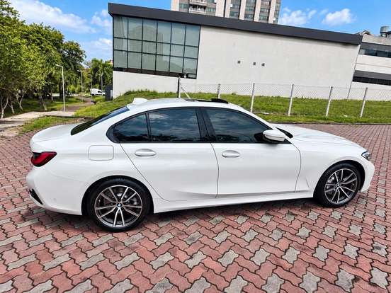 BMW-330i-2019