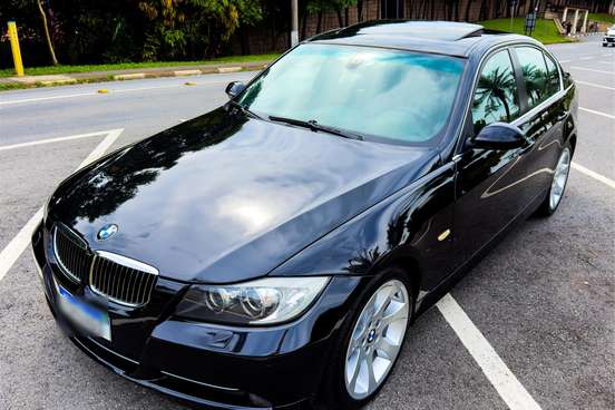 BMW-330i-2005