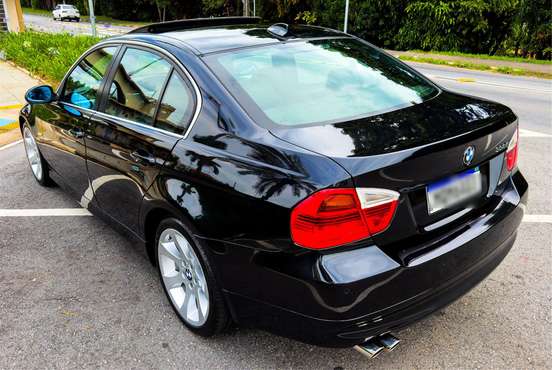 BMW-330i-2005