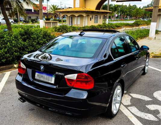 BMW-330i-2005