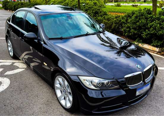 BMW-330i-2005