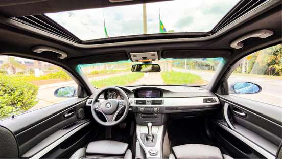 BMW-330i-2005