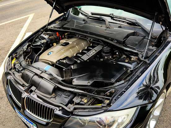 BMW-330i-3.0 TOP SEDAN 24V GASOLINA 4P AUTOMÁTICO BMW-330i-2005