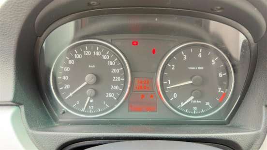 BMW-330i-2005