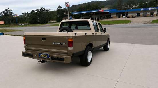 CHEVROLET-D20-1986