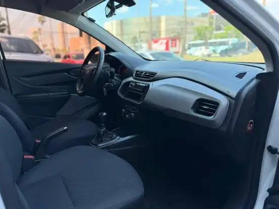 CHEVROLET-ONIX-2018