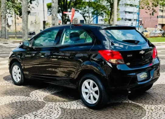 CHEVROLET-ONIX-2015