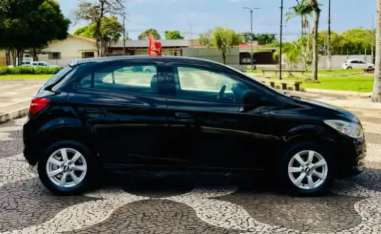 CHEVROLET-ONIX-2015