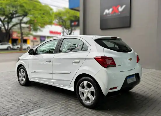 CHEVROLET-ONIX-2018